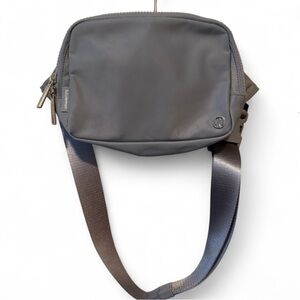 Lululemon Everywhere Belt Bag Large 2L - RHIG (Rhino Gray)